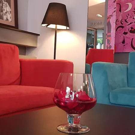 Unique Boutique Бухарест