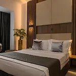 Unique Boutique 4*