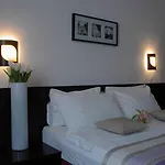 Unique Boutique 4*
