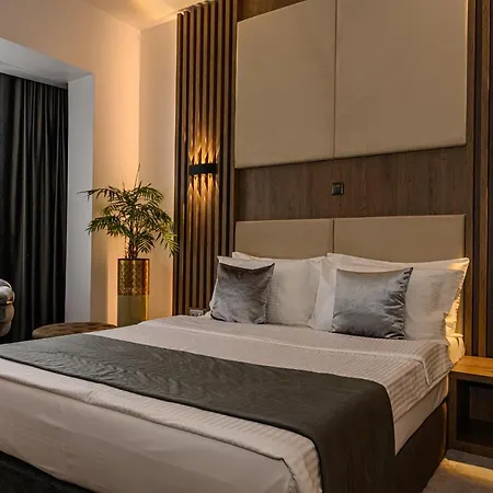 Unique Boutique 4*