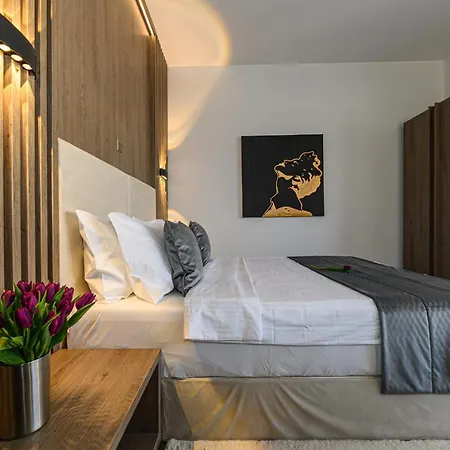 Unique Boutique 4*